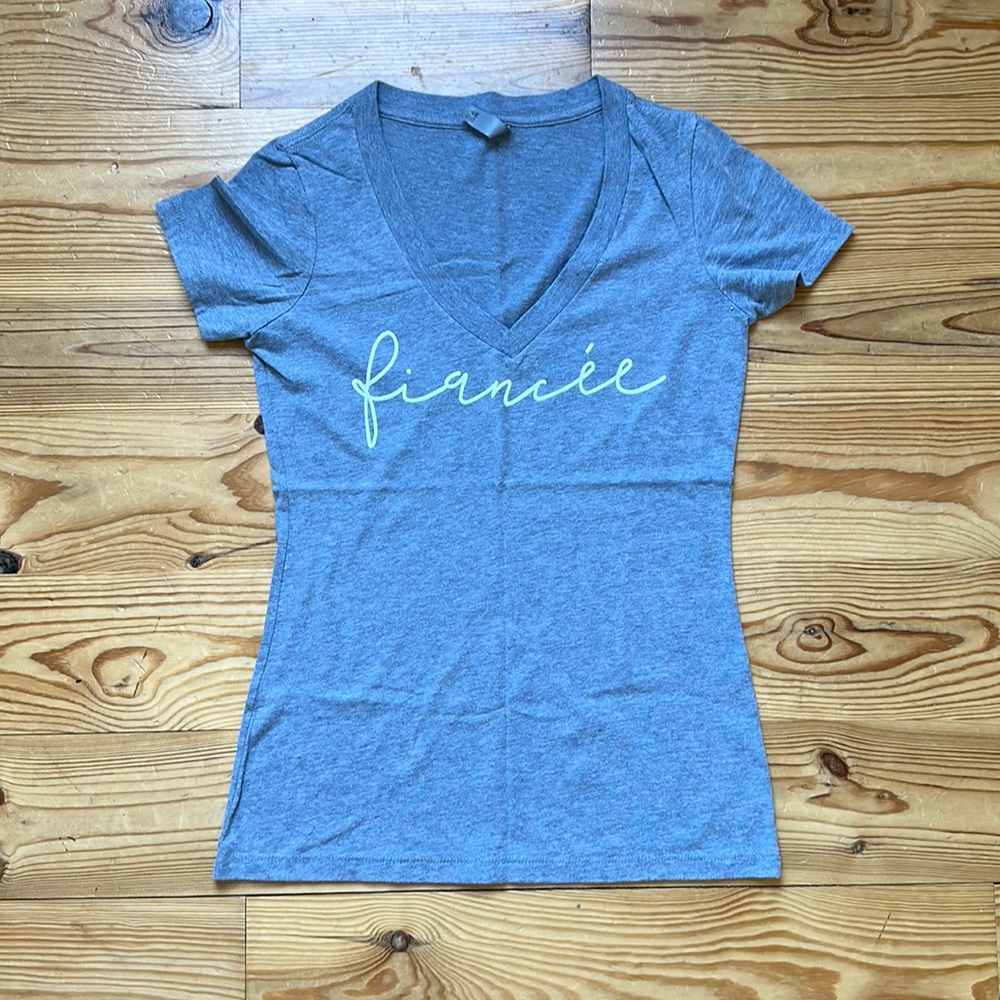 Fiancé tee | size medium